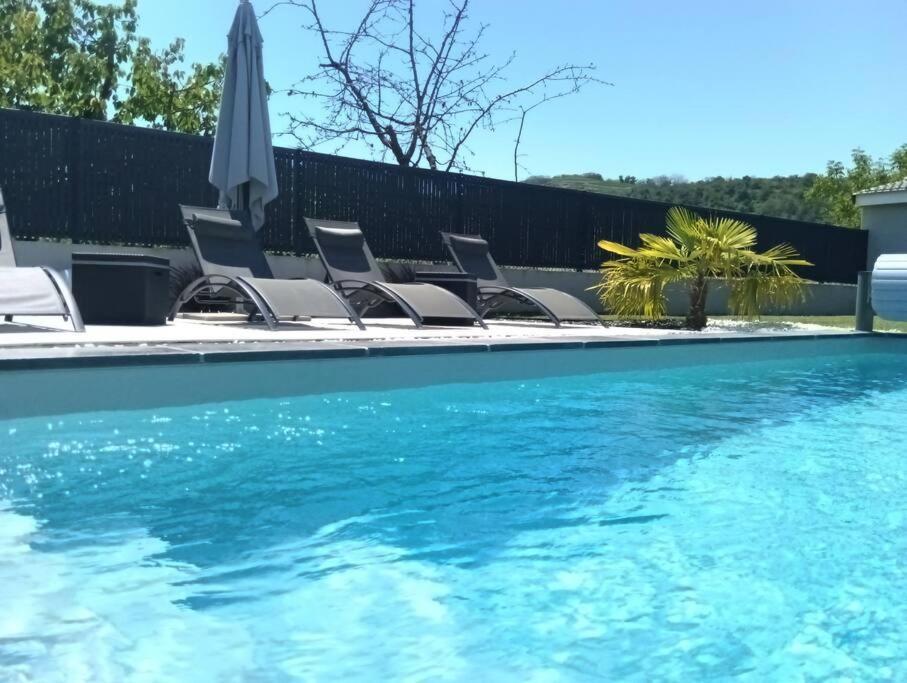 Chambre & Sdb Privee Avec Piscine En Bord De Via Rhona Sarras Bagian luar foto