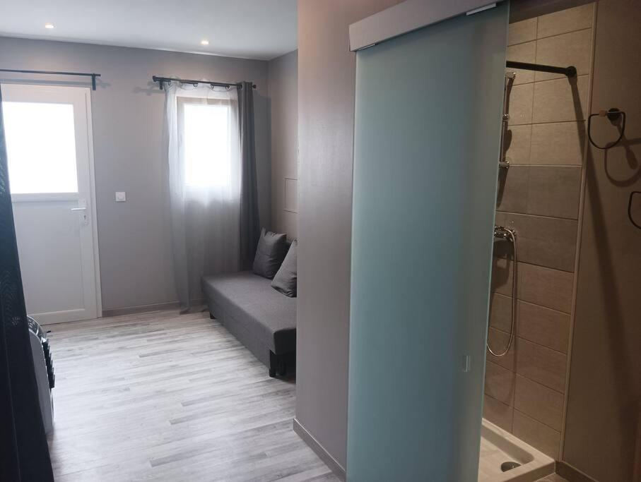 Chambre & Sdb Privee Avec Piscine En Bord De Via Rhona Sarras Bagian luar foto